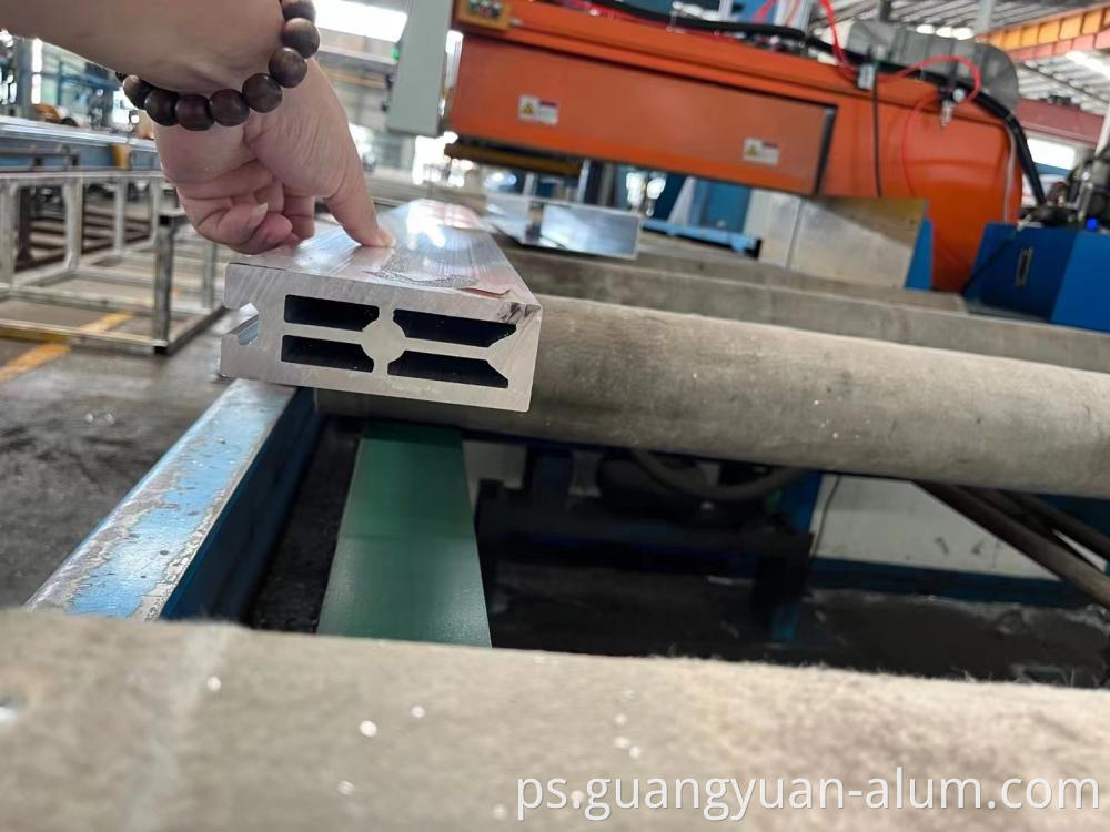 د ګانویان المونیم شرکت.، د لین المونیم سپوږمۍ د المونیم پروفایل المونیم استخراج قیمت guangyuan aluminum co., ltd Aluminum Extrusion Shapes Aluminum Profile Aluminum Extrusion Price